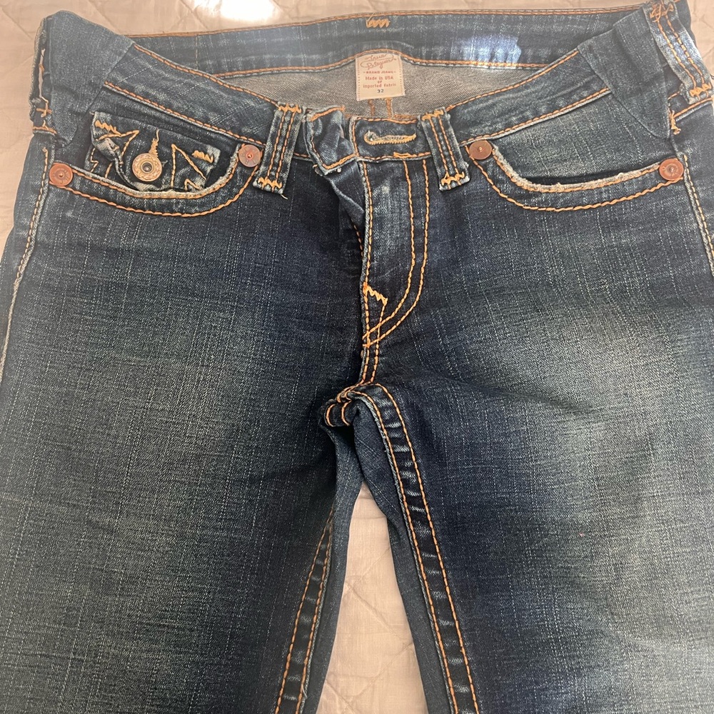 True religions.  Regular fit.  Added a little bit around the waist
